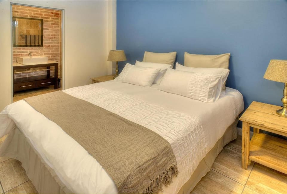 Four Season (1 Bedroom) (60) Apartment in Cape Town