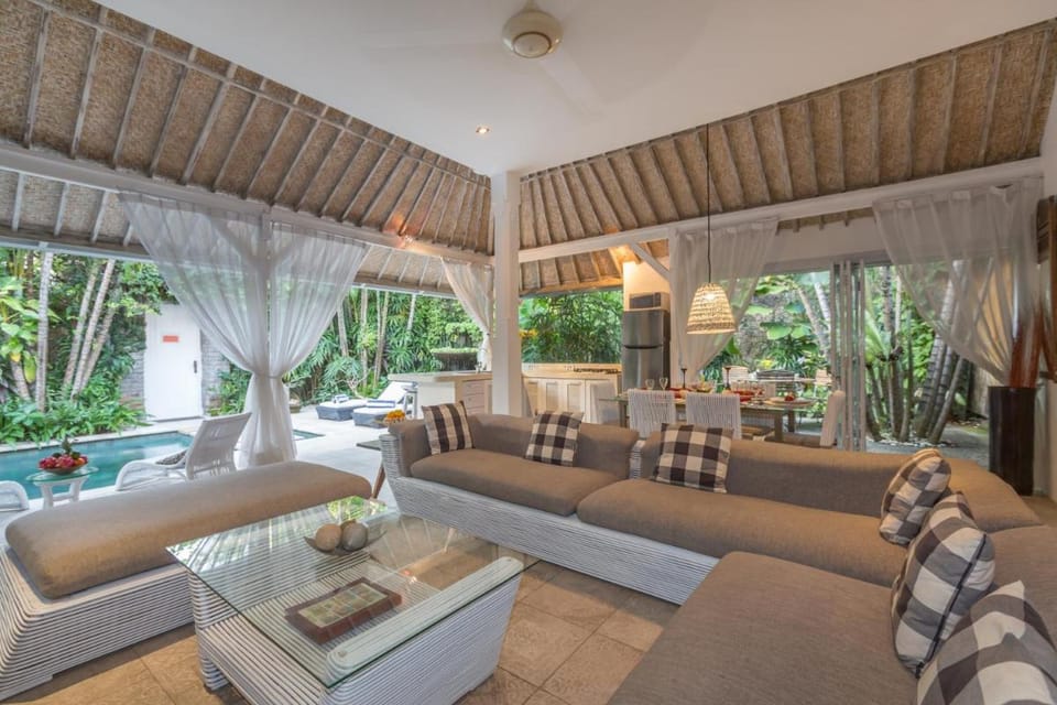 Esha Villa Drupadi Seminyak Villa in Kuta
