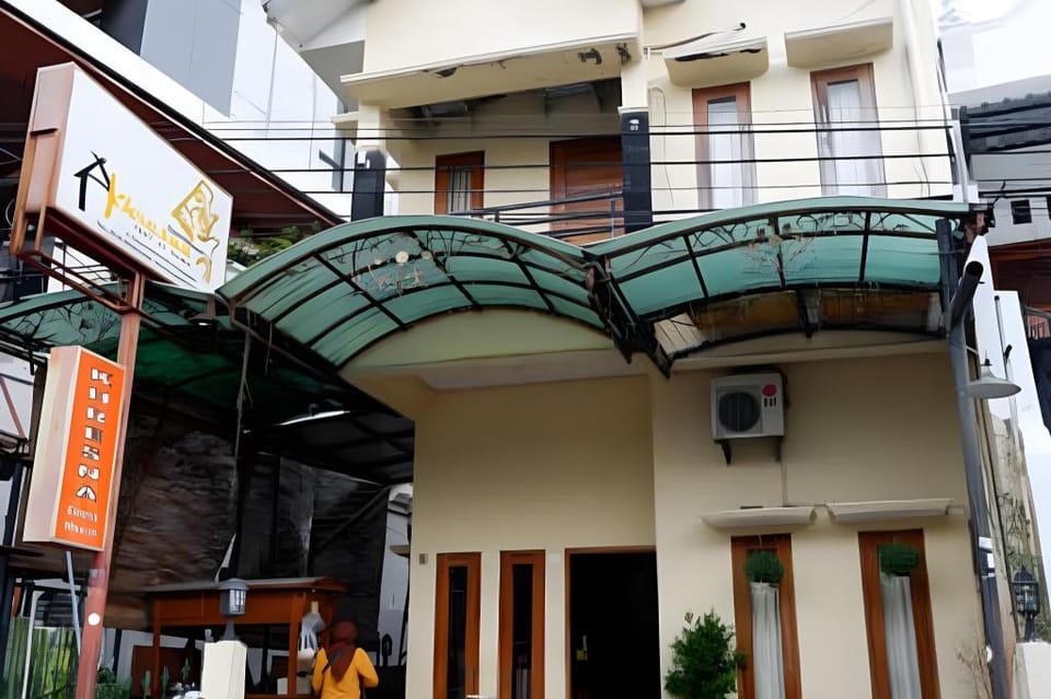 Khresna Guest House Malioboro Mitra RedDoorz Hotel in Yogyakarta