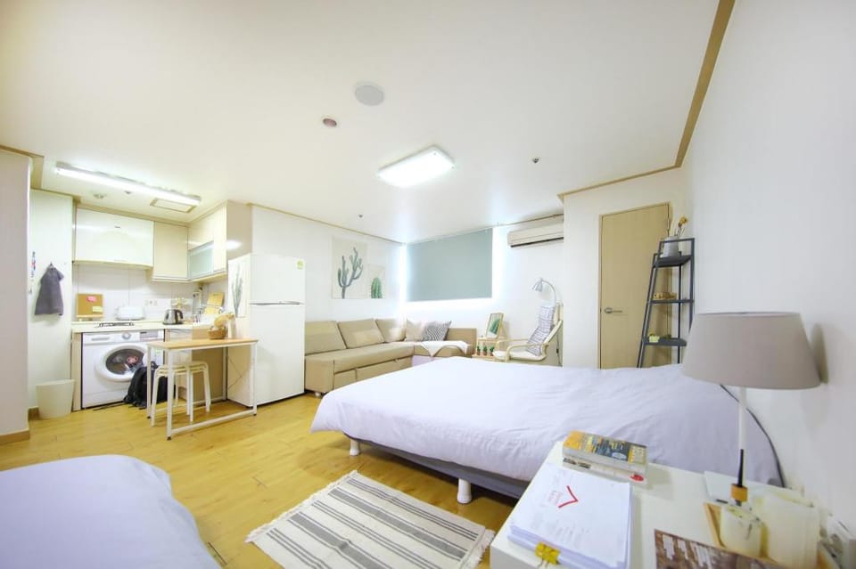 Dongdaemun Guesthouse Bed and Breakfast in Seoul