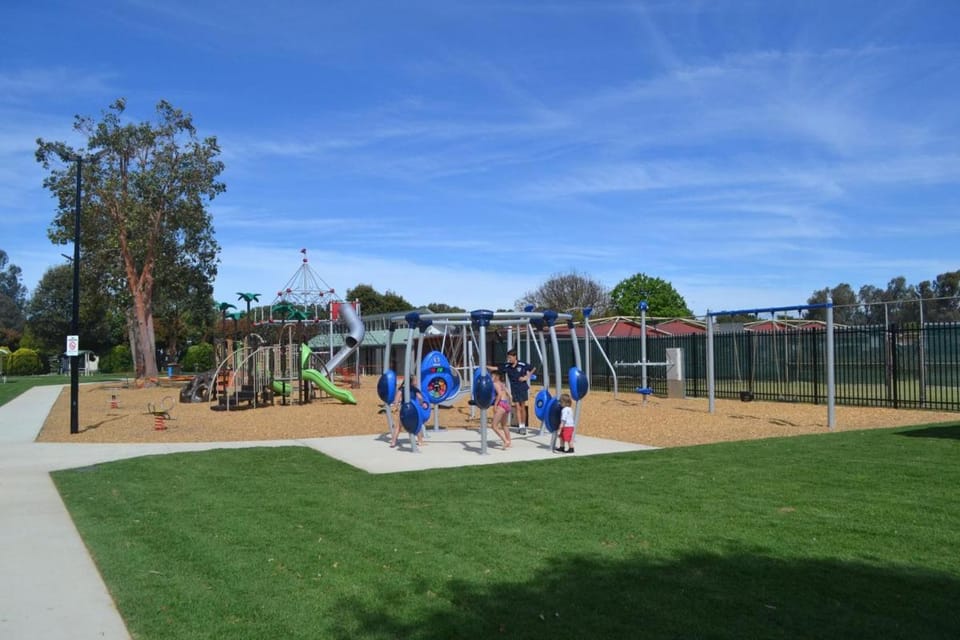 Yarrawonga Holiday Park Campground/ 
RV Resort in Yarrawonga