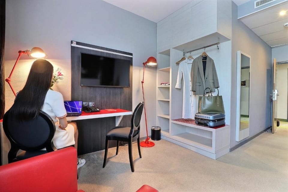 Hôtel des Lumières Lyon Meyzieu Arena Stadium Hotel in Auvergne-Rhône-Alpes
