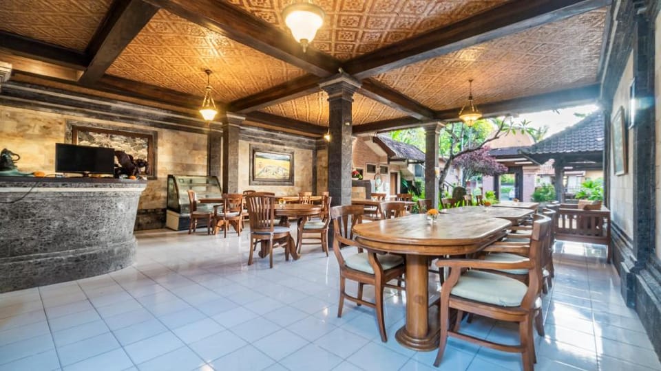 Cafe Wayan Cottages Bed and Breakfast in Batu Layar