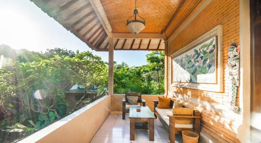 Cafe Wayan Cottages Bed and Breakfast in Batu Layar