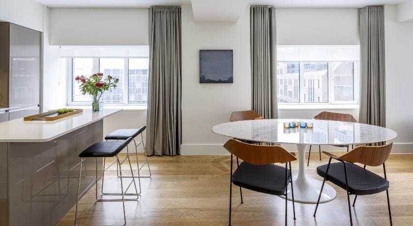 Native Tower Bridge Apartment in London