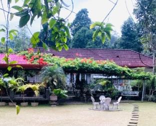 Yalegoda Walauwa Homestay Vacation rental in Central Province