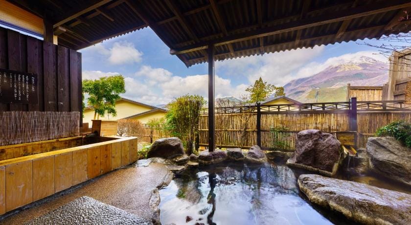 Yufuin Sanso Waremokou Hotel Ryokan in Japan