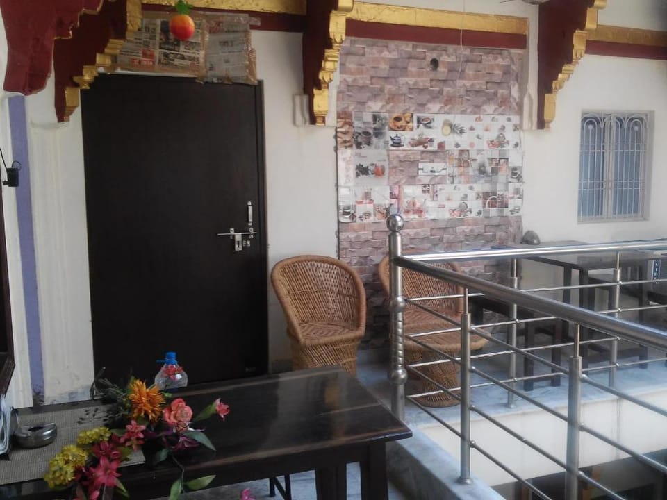 Kanha Paying Guest House Hotel in Varanasi
