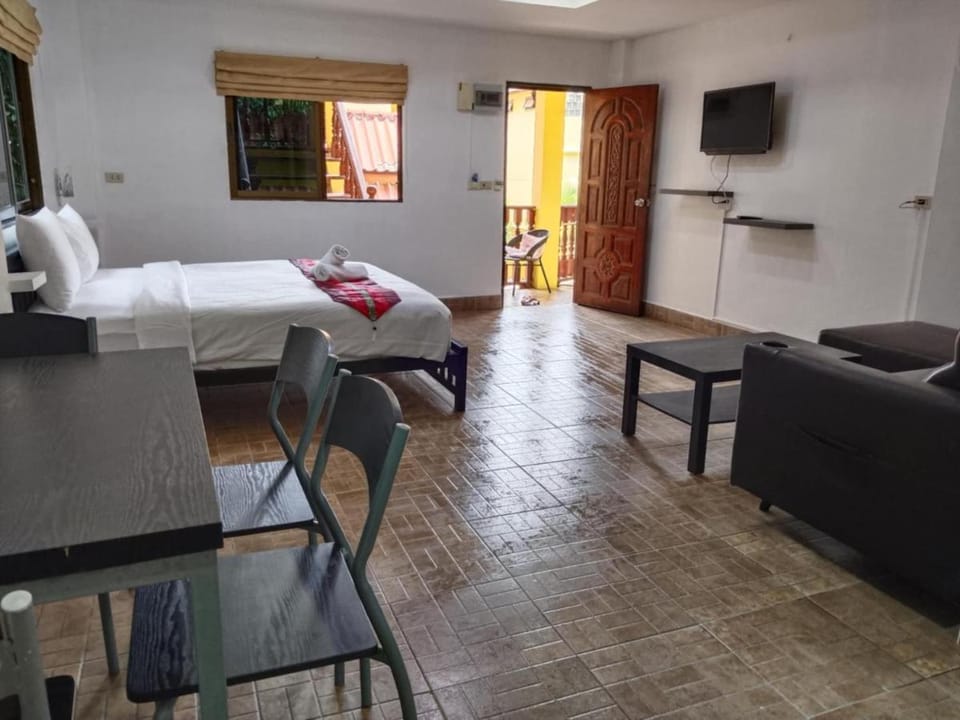 Phratamnak Inn Apartment in Pattaya City