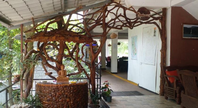 White House Adams Peak Bed and Breakfast in Central Province