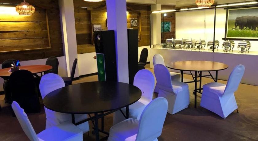 White House Adams Peak Bed and Breakfast in Central Province