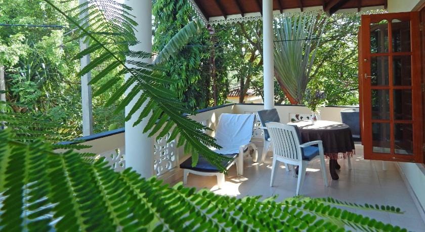Rico Shadow Guest House and Restaurant Bed and Breakfast in Western Province
