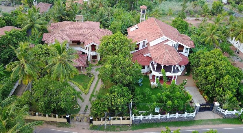 Rico Shadow Guest House and Restaurant Bed and Breakfast in Western Province