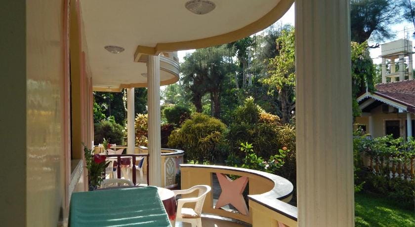 Rico Shadow Guest House and Restaurant Bed and Breakfast in Western Province