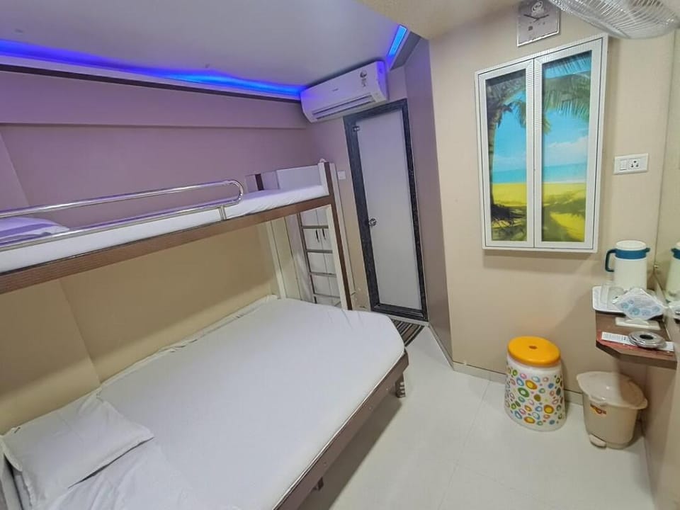 Nice Guest House Hotel in Mumbai