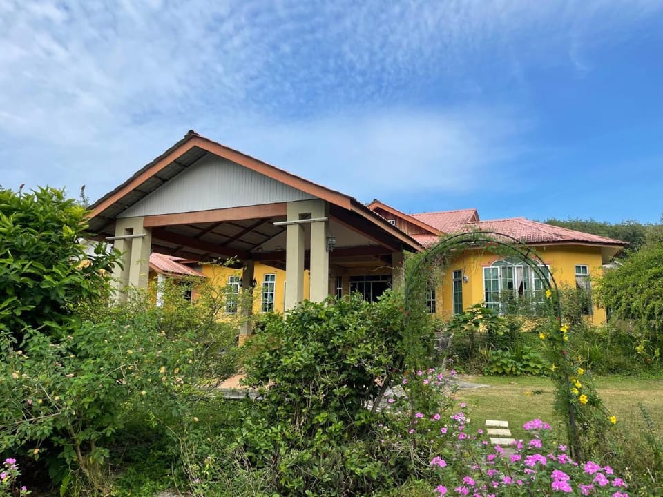 Kapal Terbang Guest House Langkawi Vacation rental in Kedah