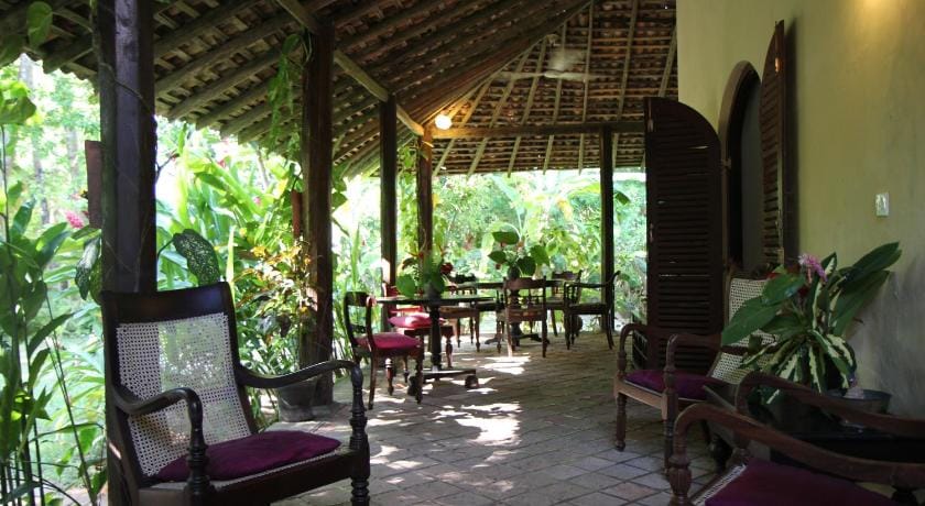 Secret Garden Villa - Unawatuna Bed and Breakfast in Main Road