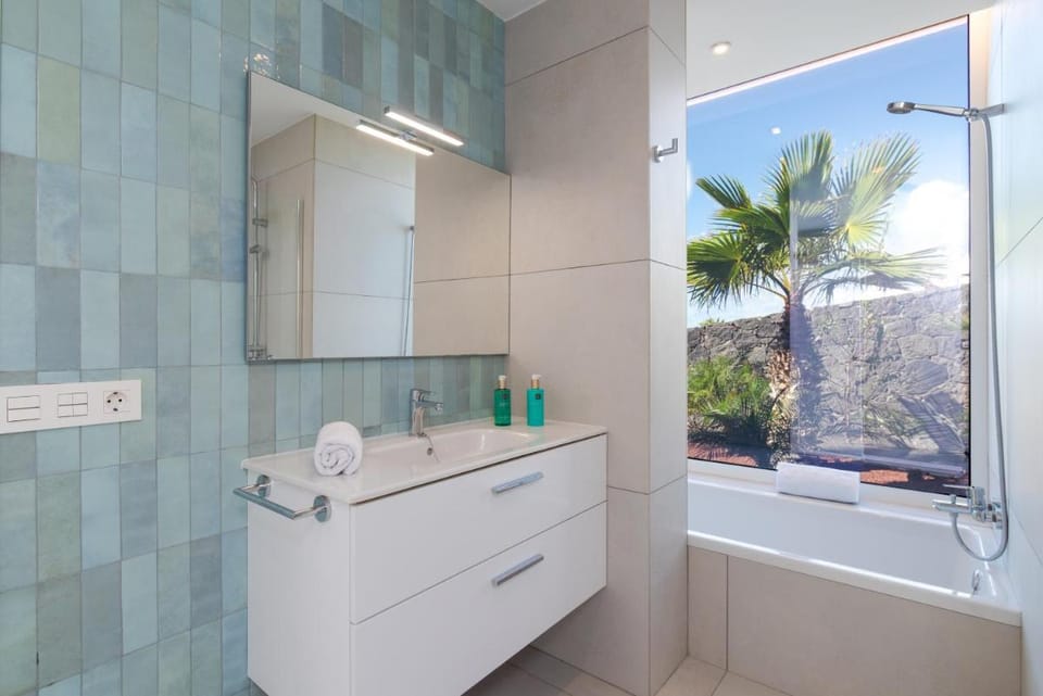 Ereza Hoopoe Villas Hotel in Playa Blanca