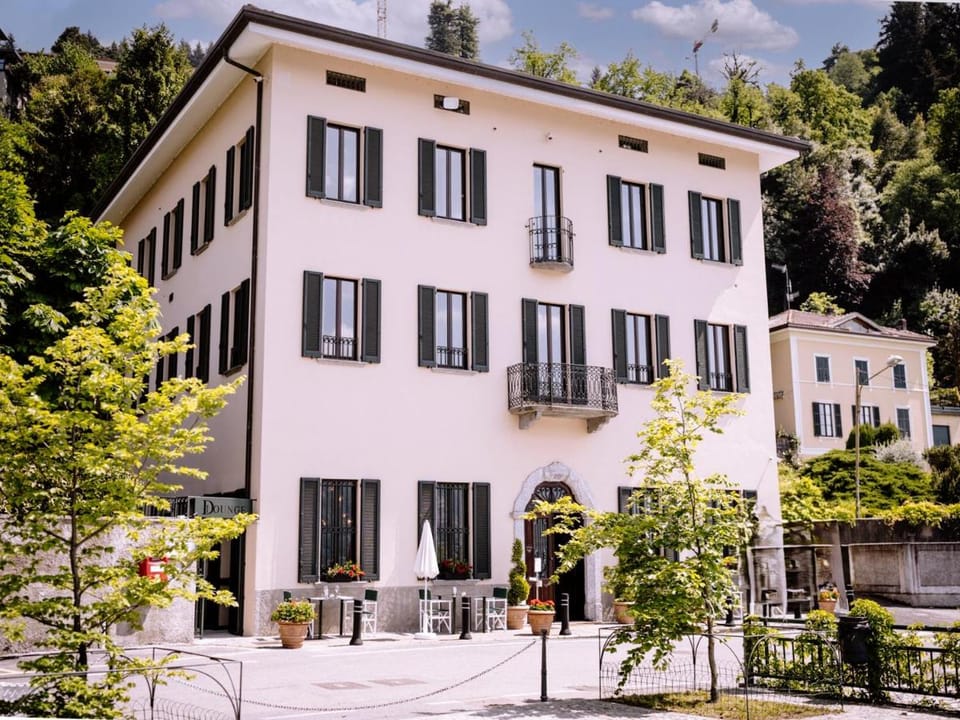 Domus Plinii 1792 Suites Apartment hotel in Lombardy