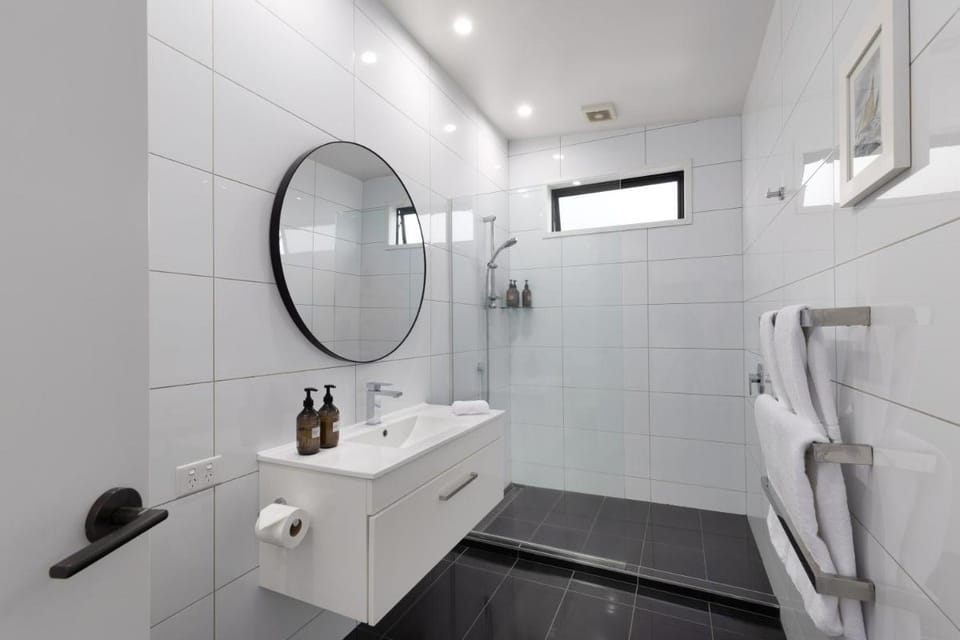 Cable Bay Views Apartment in Auckland Region