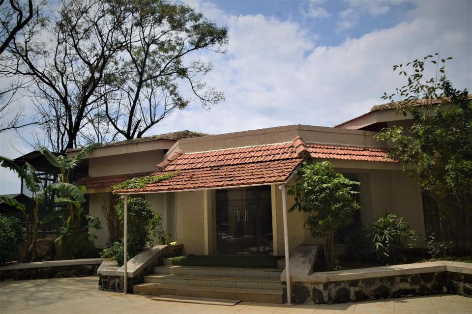 Manas Resort With Petting Zoo Hotel in Maharashtra