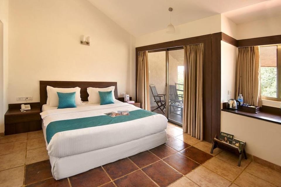 Manas Resort With Petting Zoo Hotel in Maharashtra