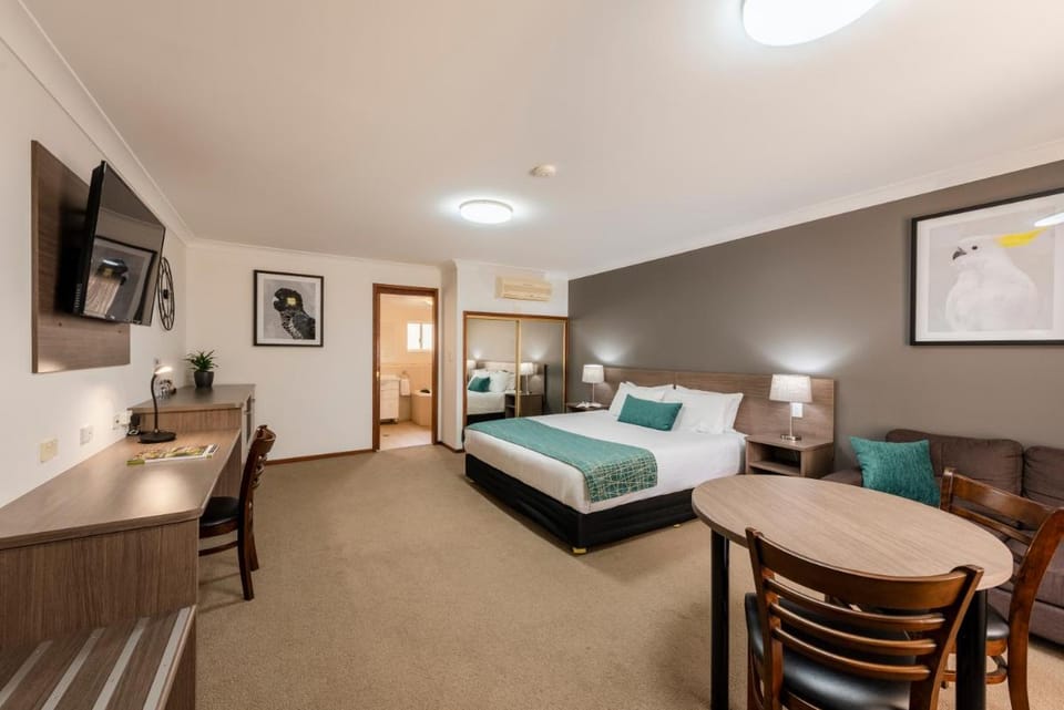 Best Western Plus Ambassador Orange Motel in Orange