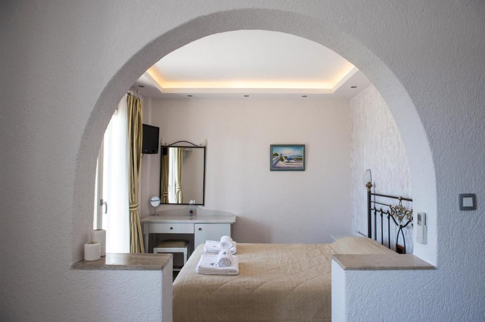 Contaratos Beach Hotel Hotel in Paros, Greece