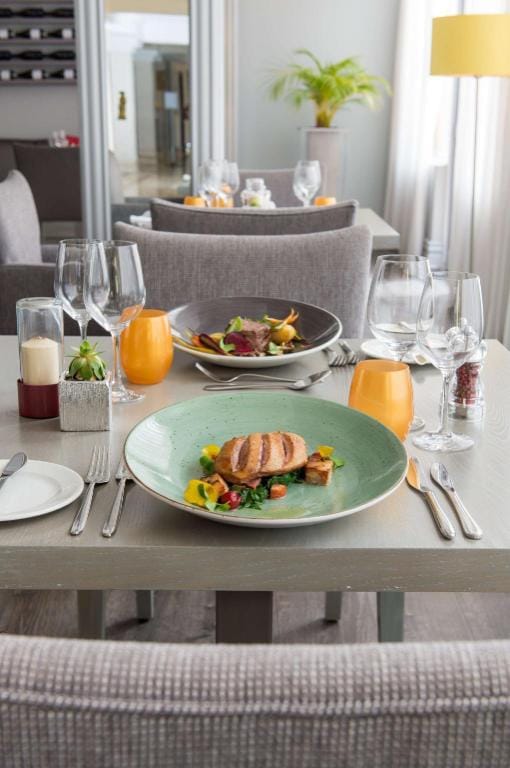 Radisson Blu Le Vendome Hotel, Cape Town Hotel in Sea Point