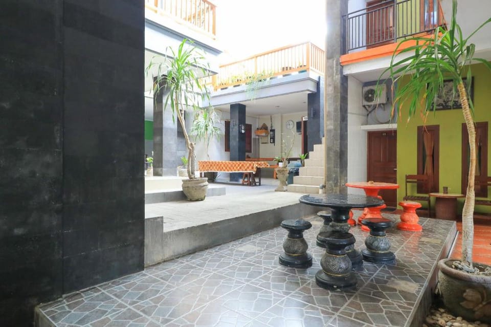 deSeruni Guest House Bed and Breakfast in North Kuta