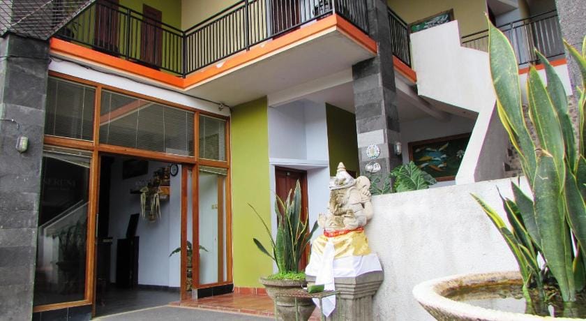 deSeruni Guest House Bed and Breakfast in North Kuta
