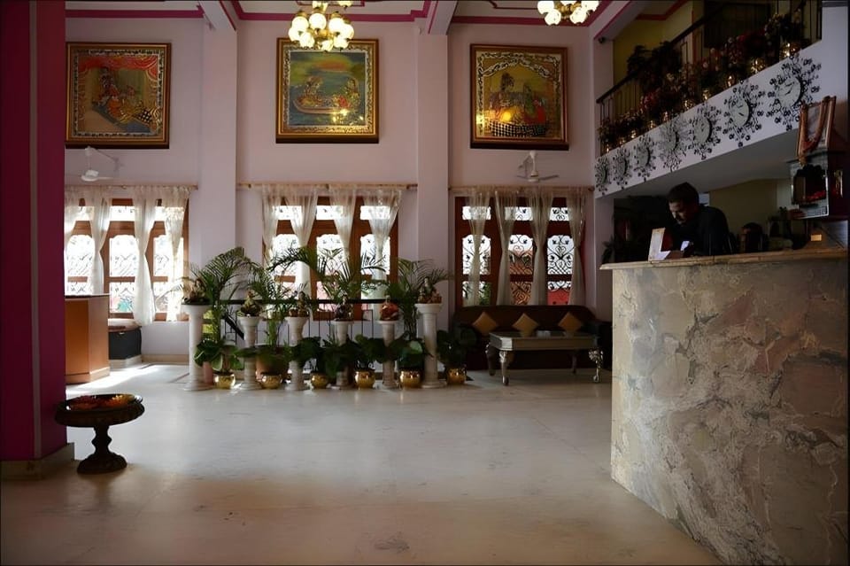 A Palace on River Rashmi Guest House Hotel in Varanasi