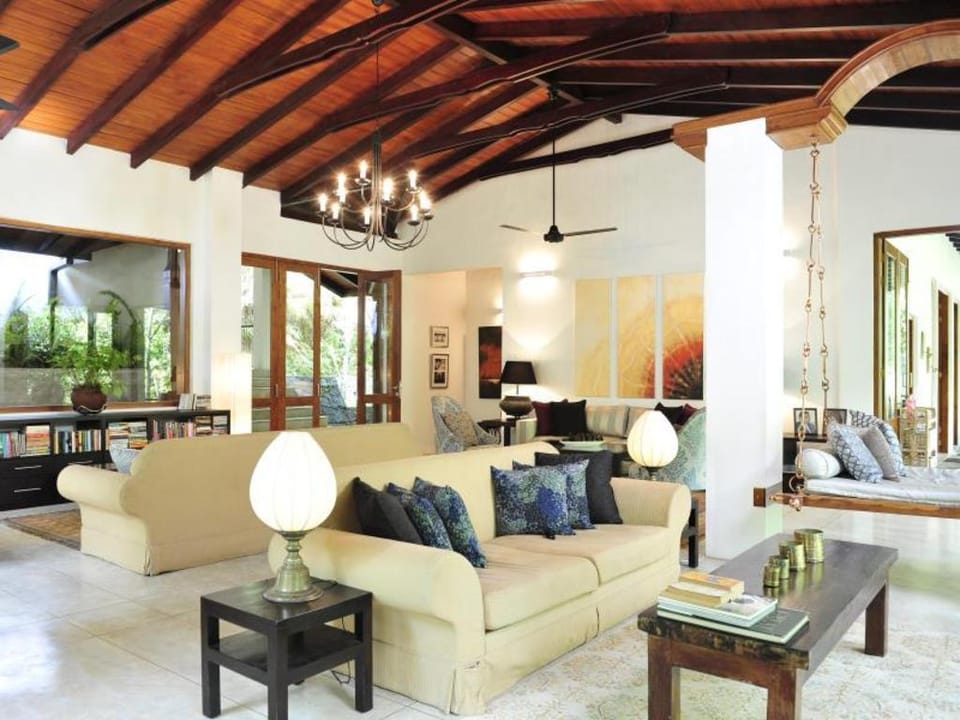 The Weir House Hotel in Central Province