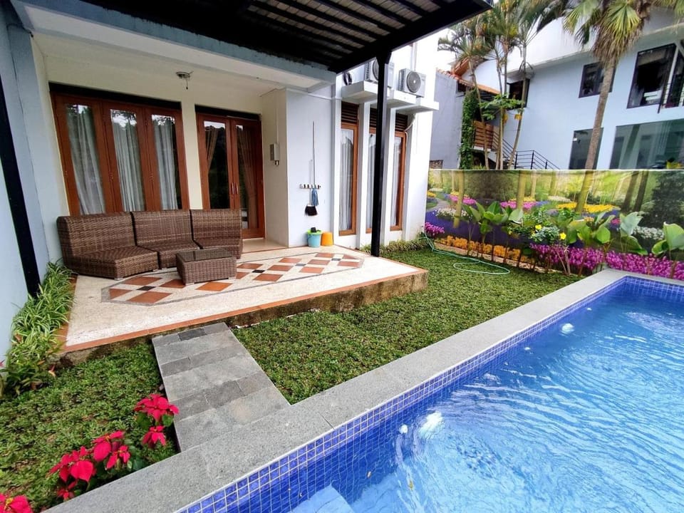 Villa Mawar Syariah, Family Only, Private Pool Villa in Bandung