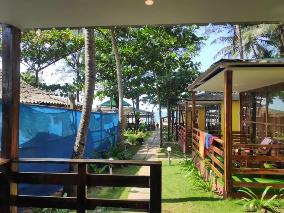 Sea Front Beach Huts Luxury tent in Canacona