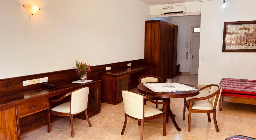Raja Beach Hotel Bed and Breakfast in Southern Province
