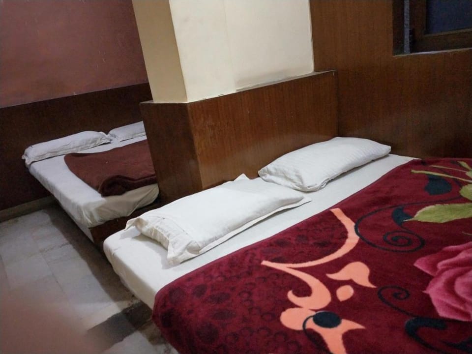 Mahesh guest house Hotel in New Delhi