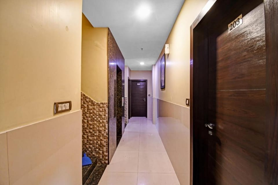 Super Townhouse The Platinum Hotel in Kolkata