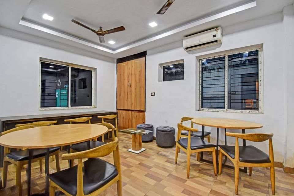 Super Townhouse The Platinum Hotel in Kolkata