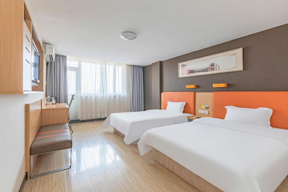 7 Days Premium Xiamen University Shimao Twin Tower Sea View Hotel in Xiamen