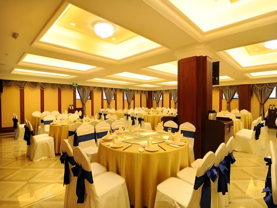 Chengdu French Theme Gold Palace Hotel in Chengdu