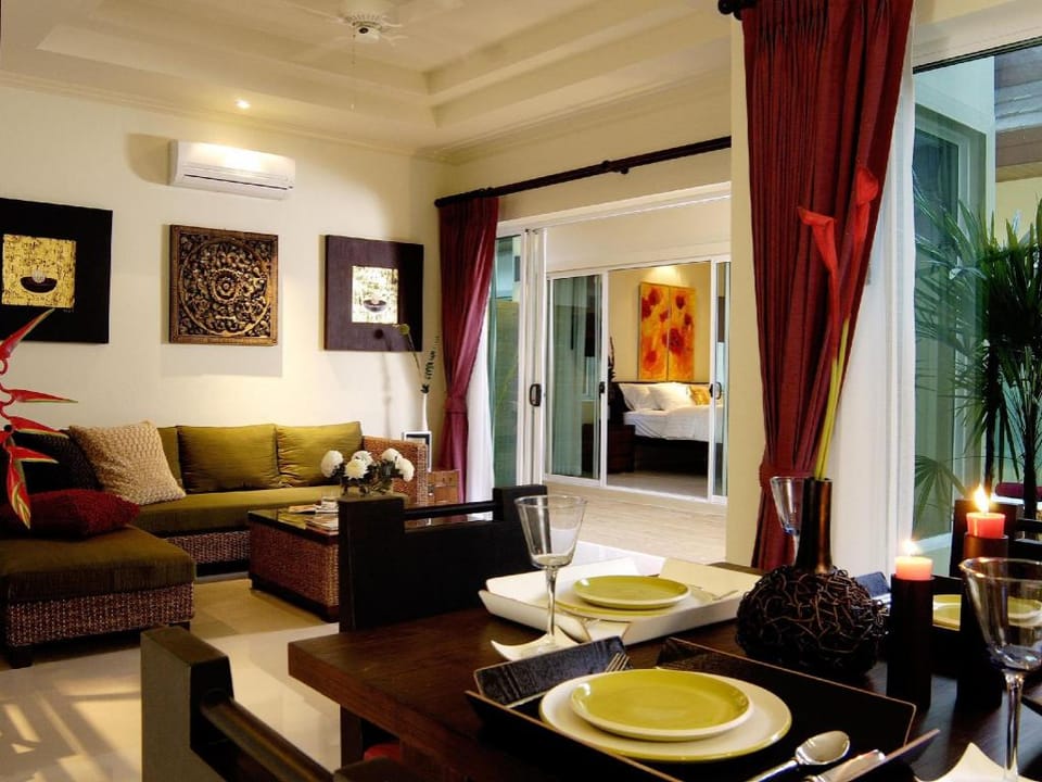 Karon Beach Walk Villa Hotel in Phuket