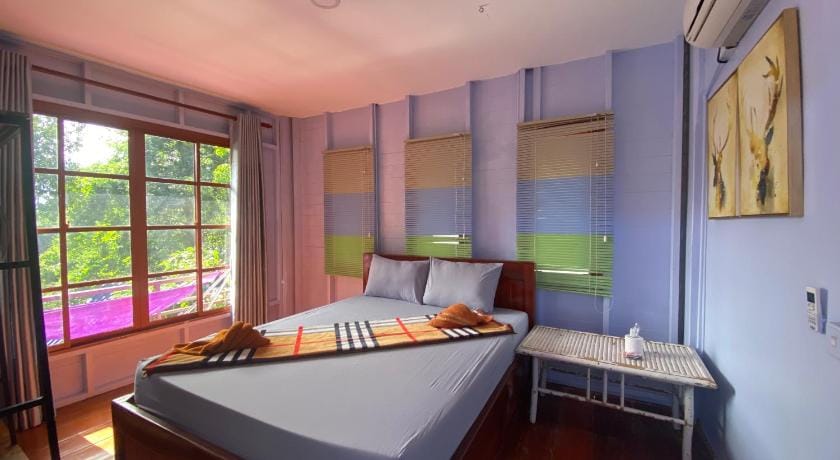 White Rose Guesthouse Bed and Breakfast in Sihanoukville