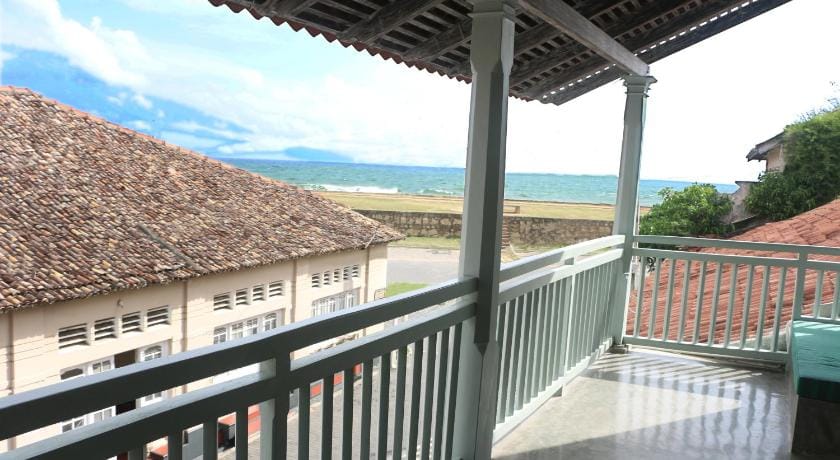 Khalids Guest House Bed and Breakfast in Galle