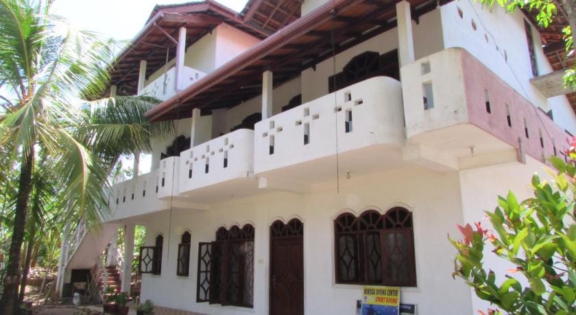 Rainbow Guest House Bed and Breakfast in Mirissa