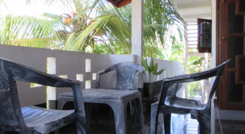 Rainbow Guest House Bed and Breakfast in Mirissa