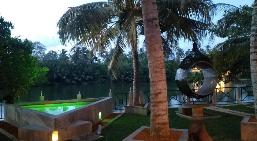 Luvi Lucas River Side Guest House Bed and Breakfast in Southern Province