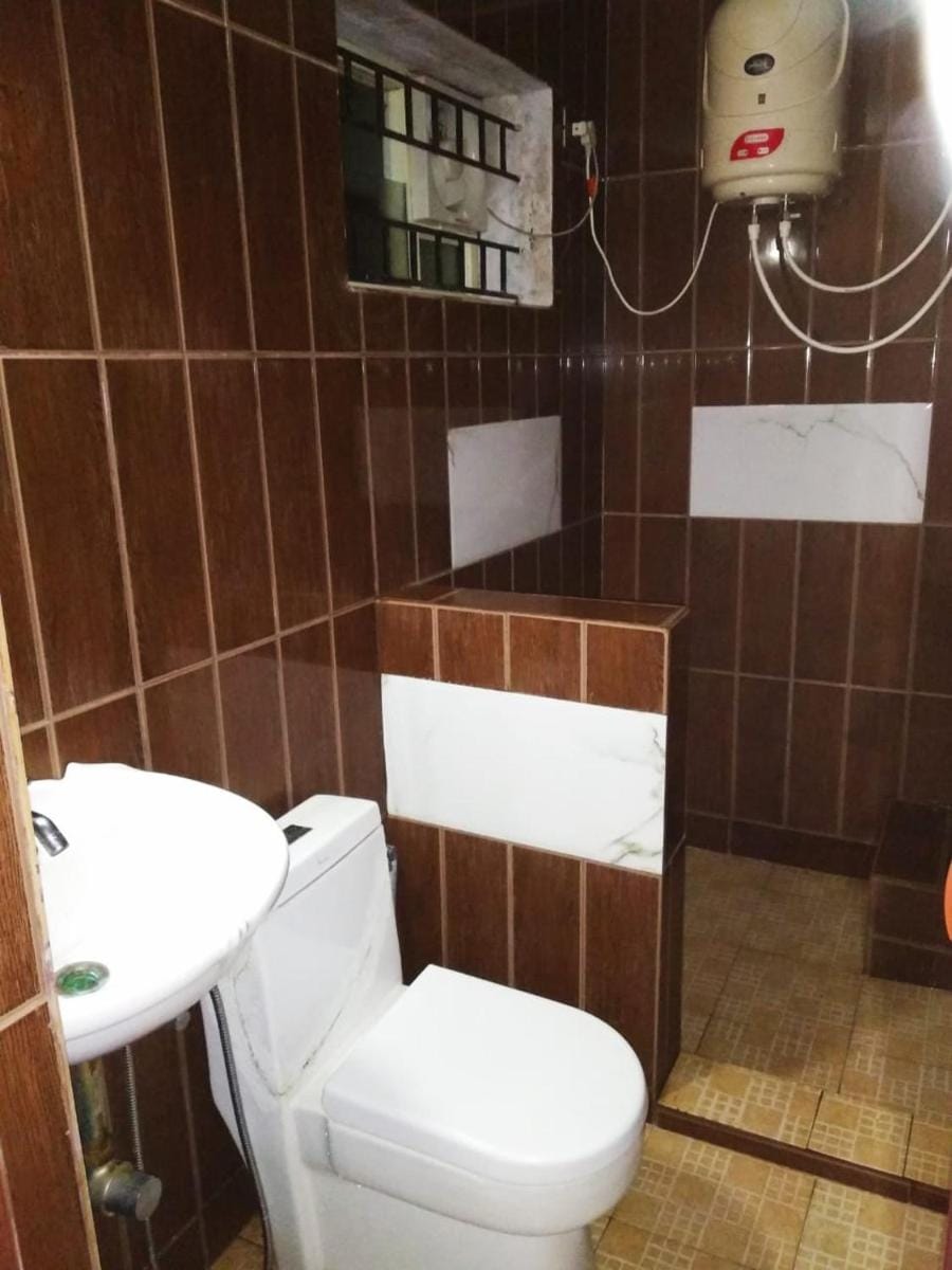 VAISHNAVI VILLA-Family Homestay-2km from bus stand-WiFi Chalet in Madikeri