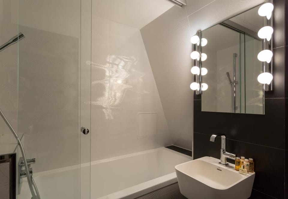 Hotel La Parizienne By Elegancia Hotel in Paris