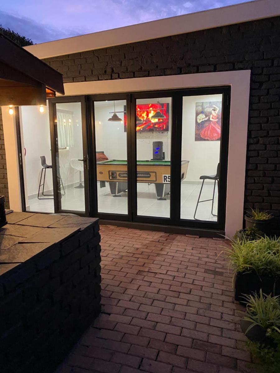 5 Third Avenue Guesthouse Bed and Breakfast in Port Elizabeth